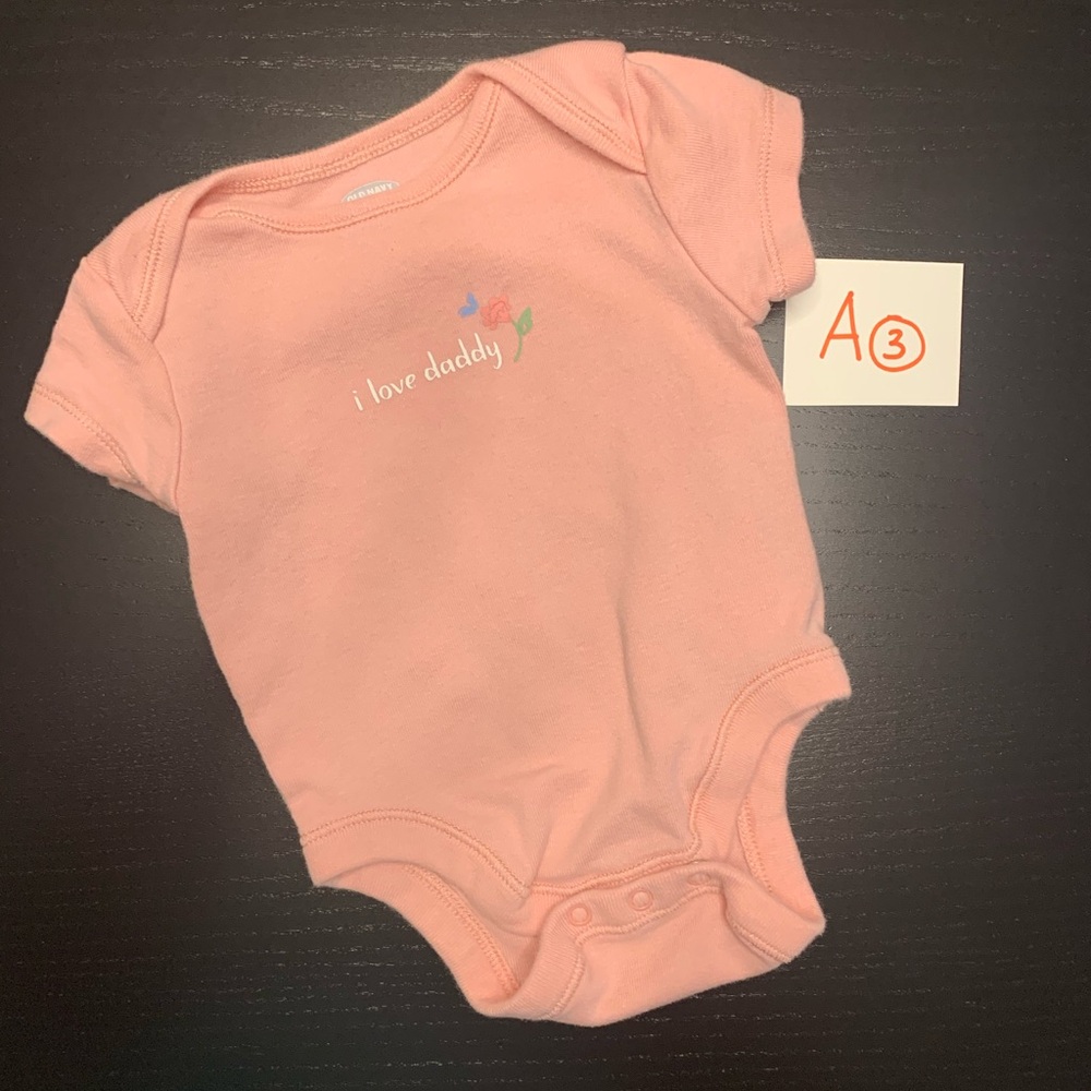 ⭐️2/$5.00⭐️ Old Navy 0-3m ‘I Love Daddy’ Onesie